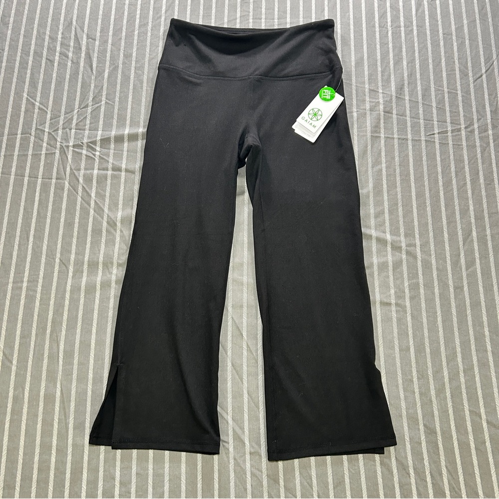 GAIAM Om Fit High Rise Straight Yoga Kick Capri Pants Woman's Size Small Black